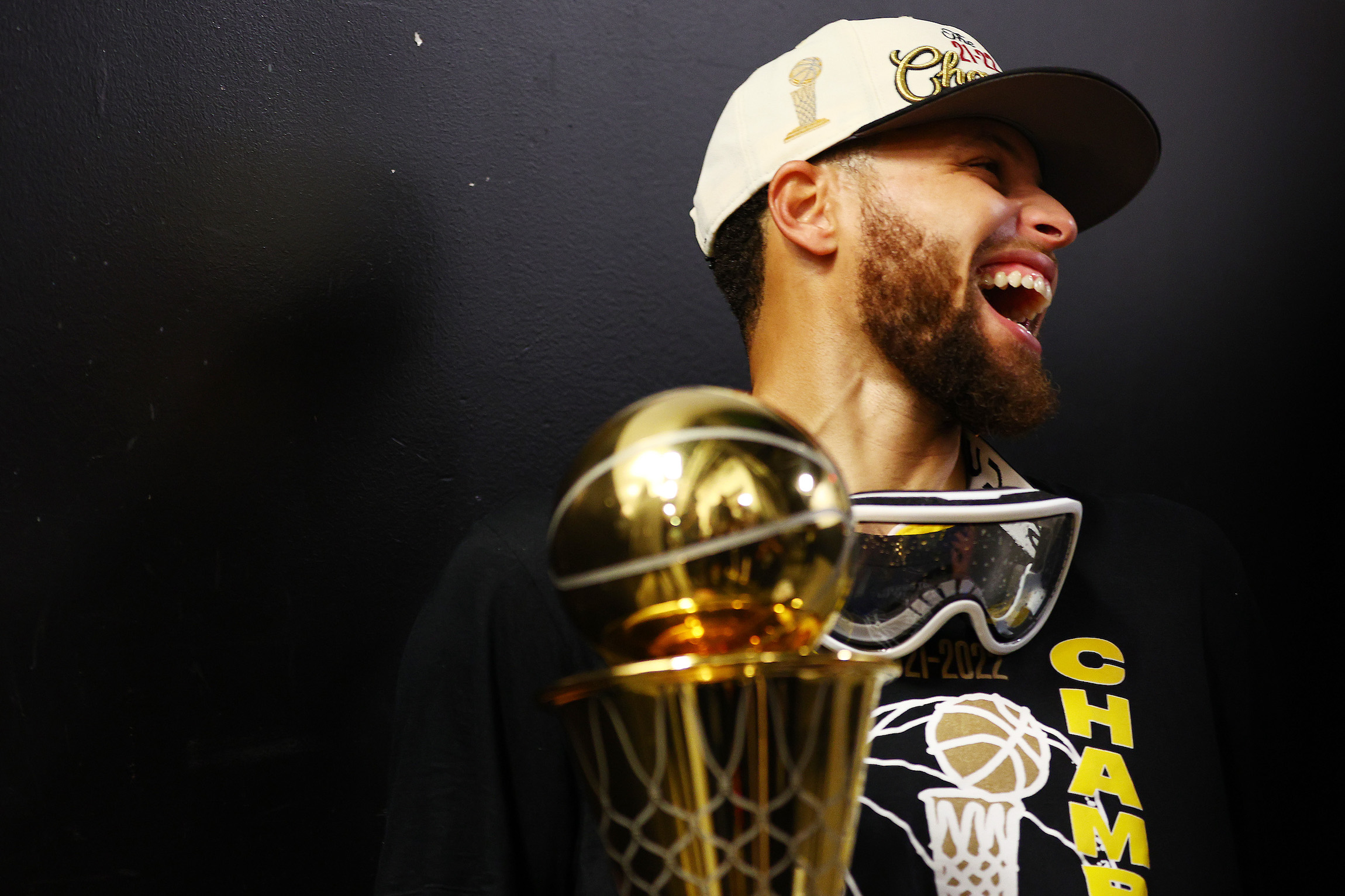 BOSTON, MASSACHUSETTS - JUNE 16: Stephen Curry #30 of the Golden State Warriors celebrates with the Bill Russell NBA Finals Most Valuable Player Award after defeating the Boston Celtics 103-90 in Game Six of the 2022 NBA Finals at TD Garden on June 16, 2022 in Boston, Massachusetts. NOTE TO USER: User expressly acknowledges and agrees that, by downloading and/or using this photograph, User is consenting to the terms and conditions of the Getty Images License Agreement. (Photo by Elsa/Getty Images)