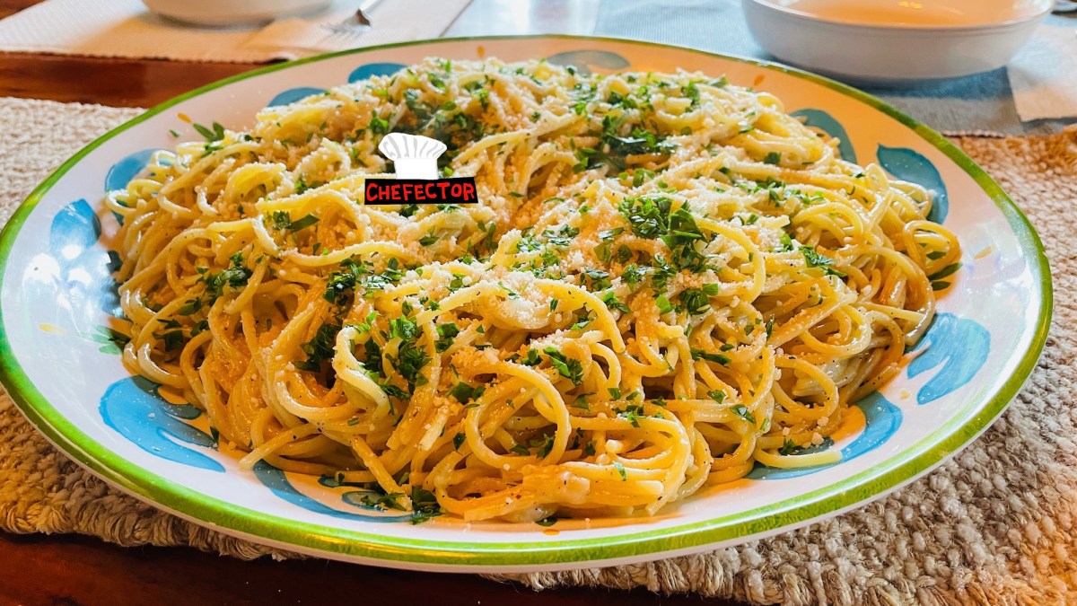A huge platter of spaghetti cacio e pepe