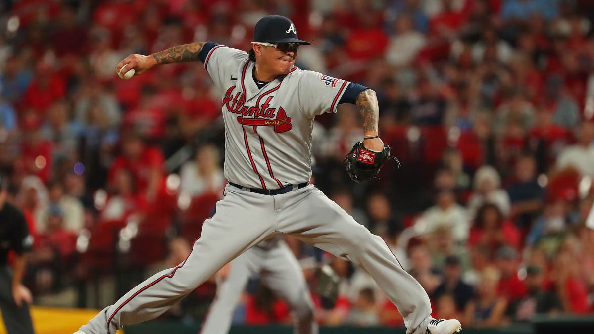 Veteran reliever Jesse Chavez pitches for the Braves against the Cardinals in a 2021 game.
