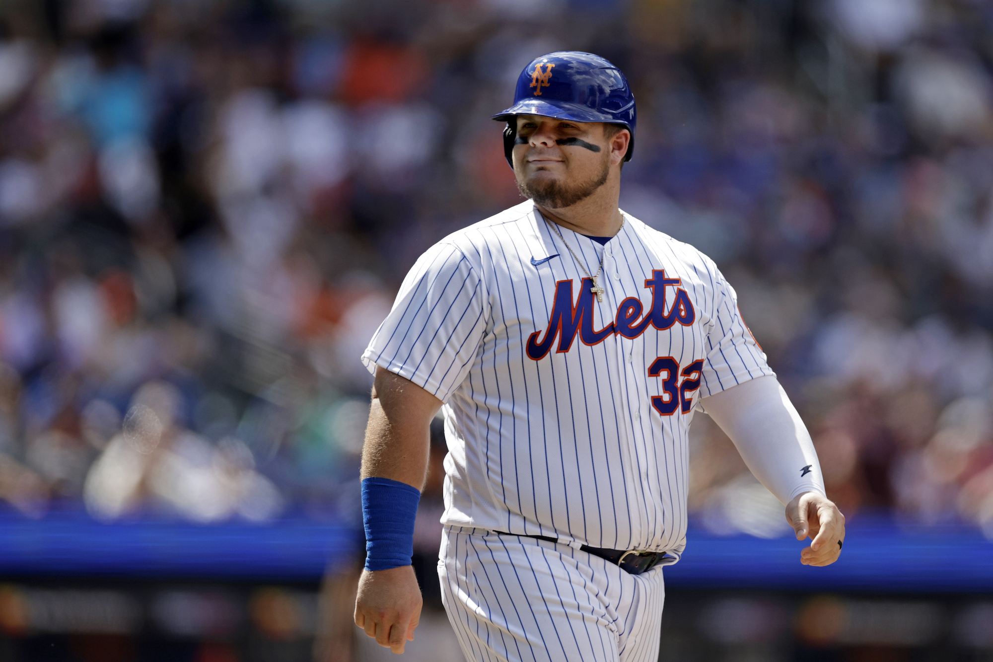 NEW YORK, NY - AUGUST 6: Daniel Vogelbach #32 of the New York Mets reacts after being walked during the fifth inning against the Atlanta Braves in the first game of a doubleheader at Citi Field on August 6, 2022 in the Queens borough of New York City. The Mets won 8-5. (Photo by Adam Hunger/Getty Images)