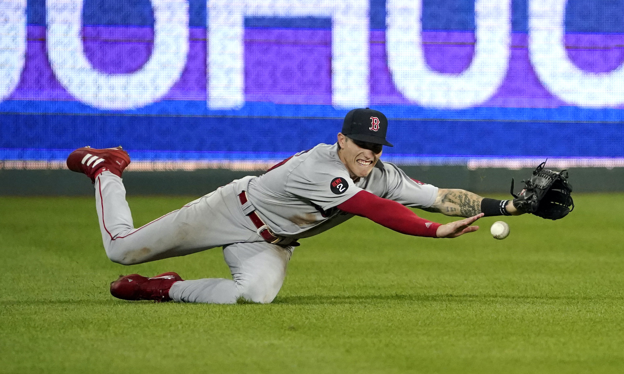 Boston Red Sox pitcher Dennis Eckersley pitches during a game at News  Photo - Getty Images