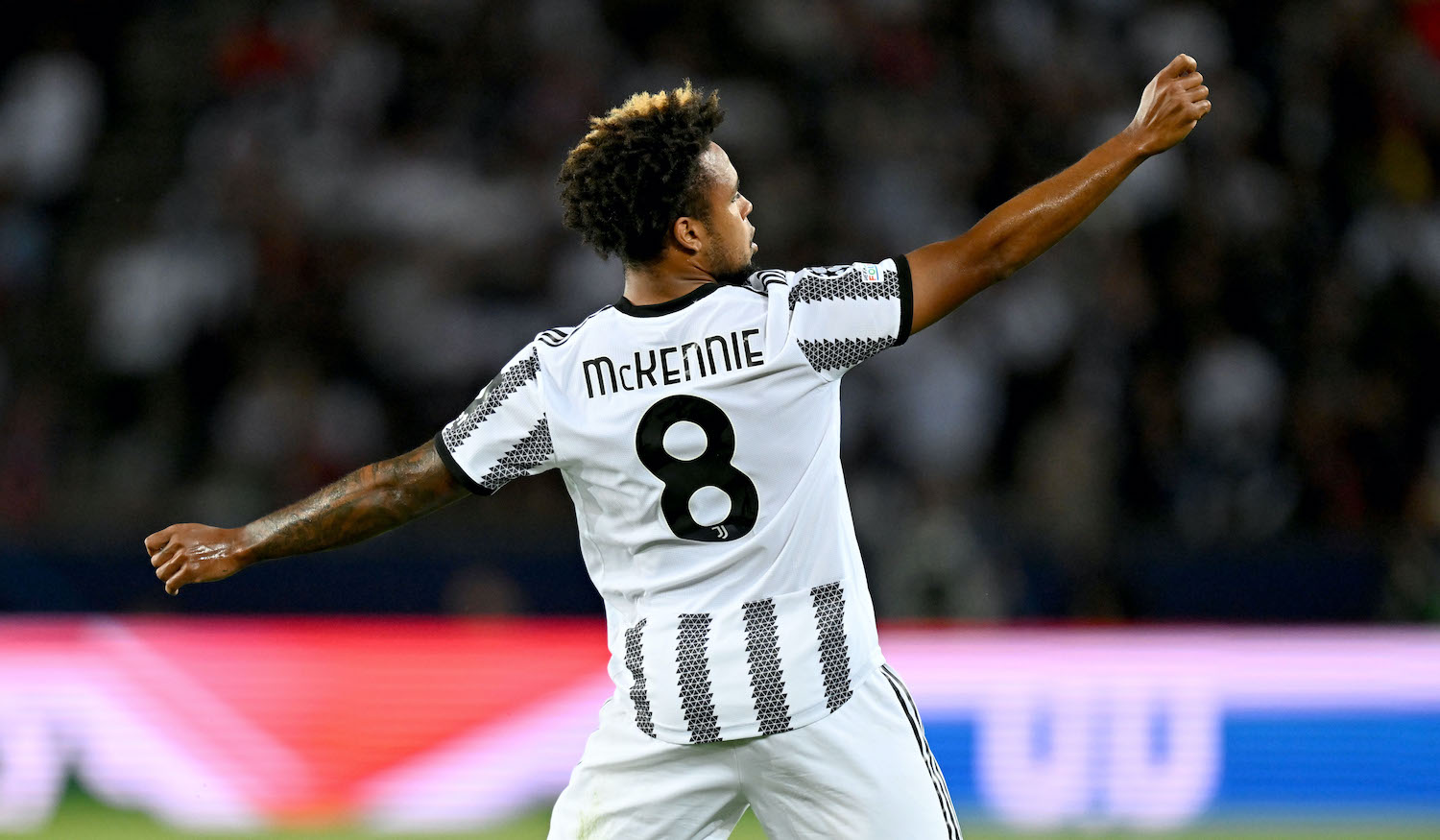 PARIS, FRANCE - SEPTEMBER 06: Weston McKennie of Juventus celebrates after scoring his team's first goal during the UEFA Champions League group H match between Paris Saint-Germain and Juventus at Parc des Princes on September 6, 2022 in Paris, France. (Photo by Harry Langer/DeFodi Images via Getty Images)