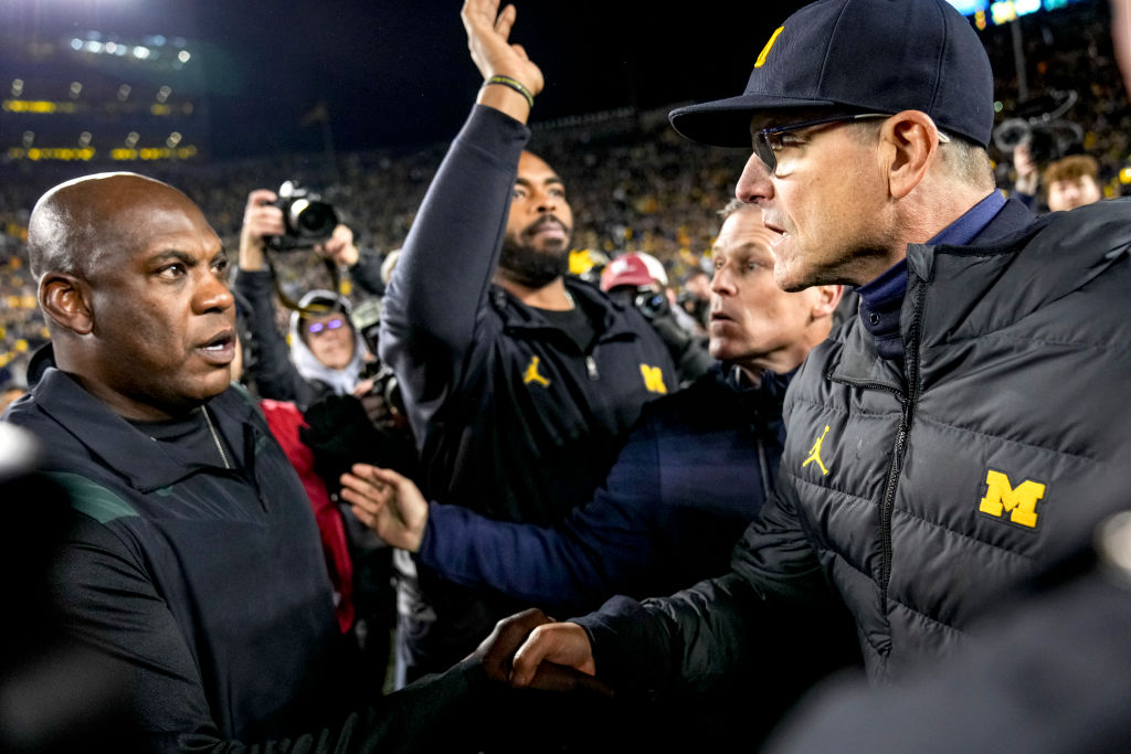 Jim Harbaugh shakes hands with Mel Tucker