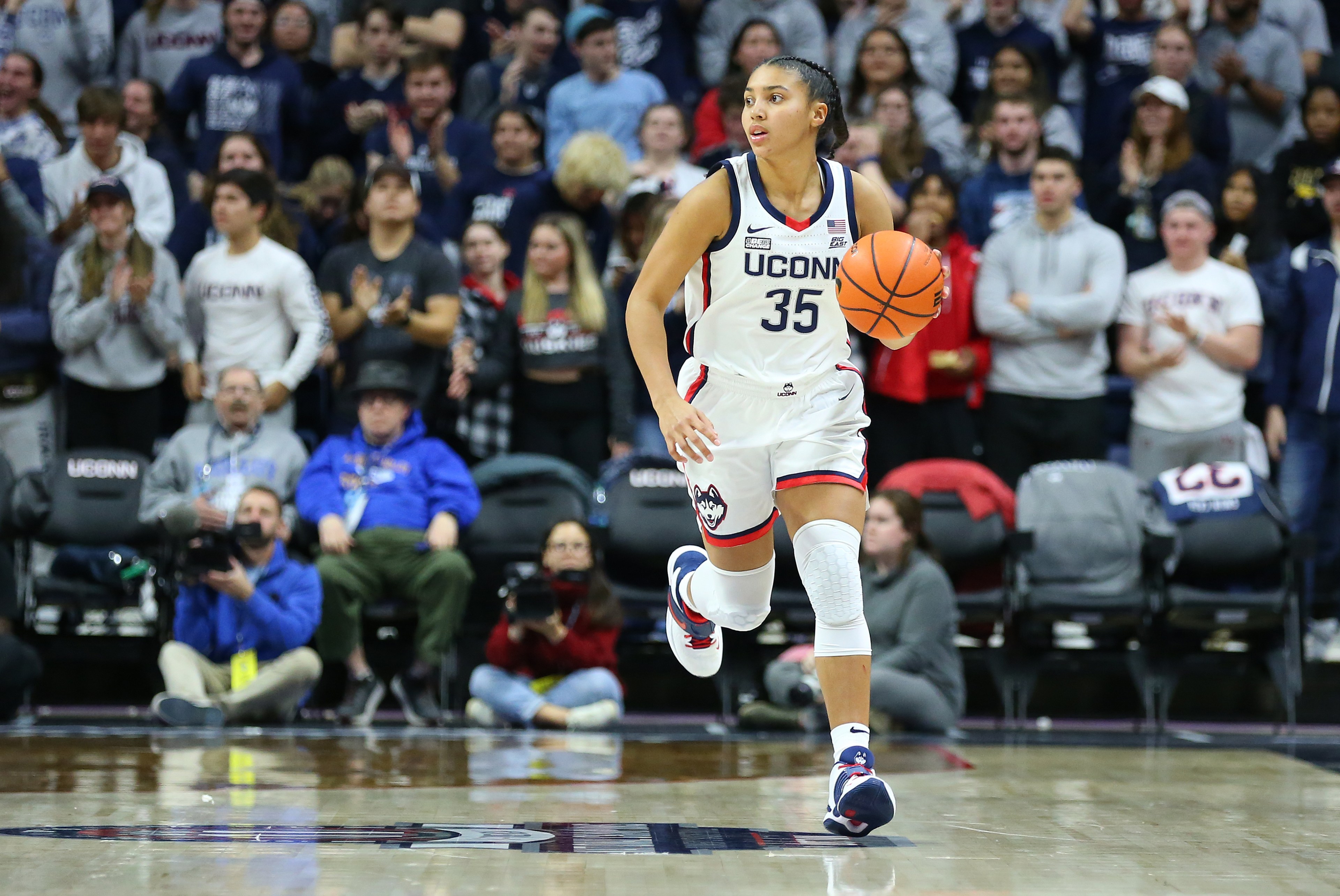 STORRS, CT - NOVEMBER 14: UConn Huskies guard Azzi Fudd (35) in action during a women's college basketball game between Texas Longhorns and UConn Huskies on November 14, 2022, at Harry A. Gampel Pavilion in Storrs, CT.