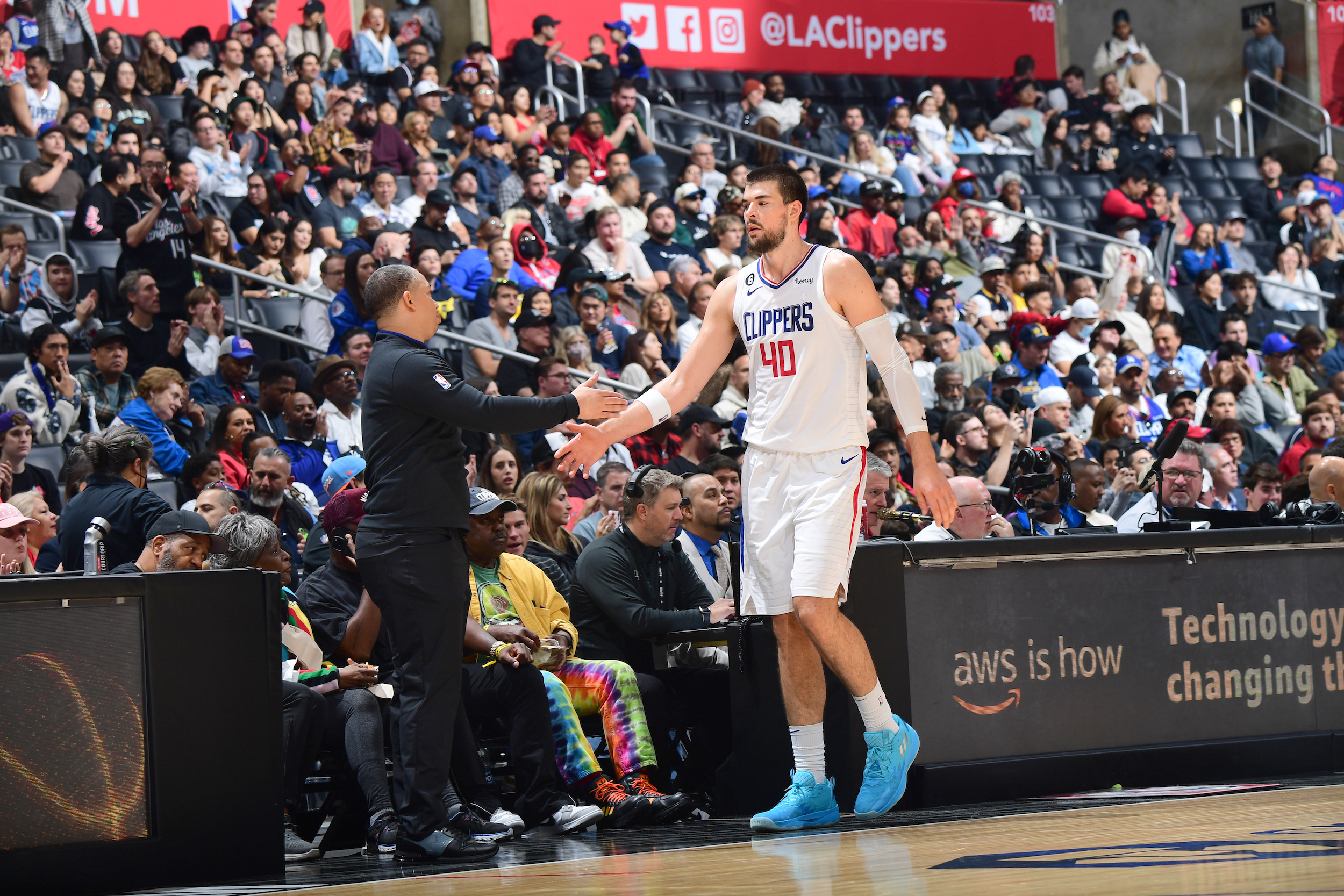 Ivica Zubac high-fives head coach Tyronn Lue.