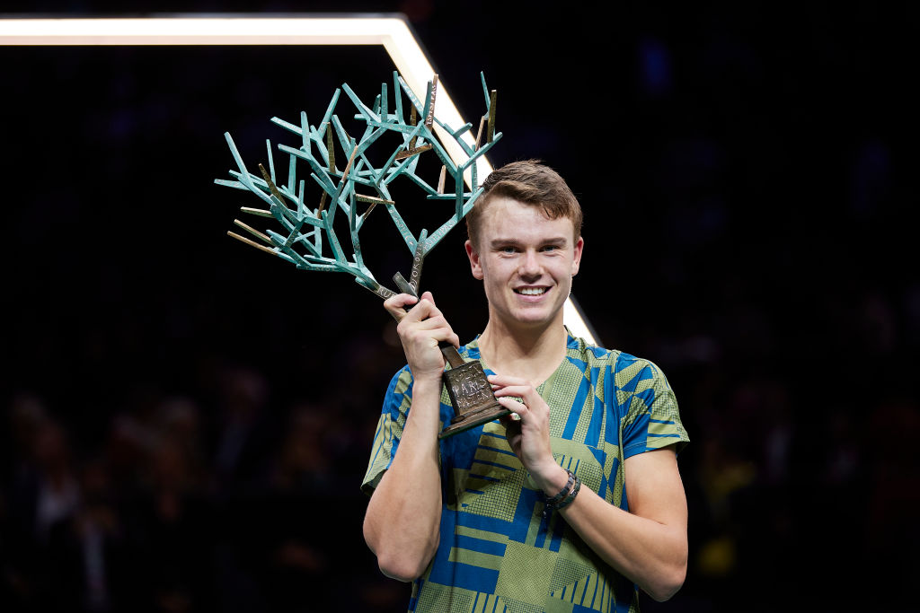 Holger Rune holds the trophy in Paris.