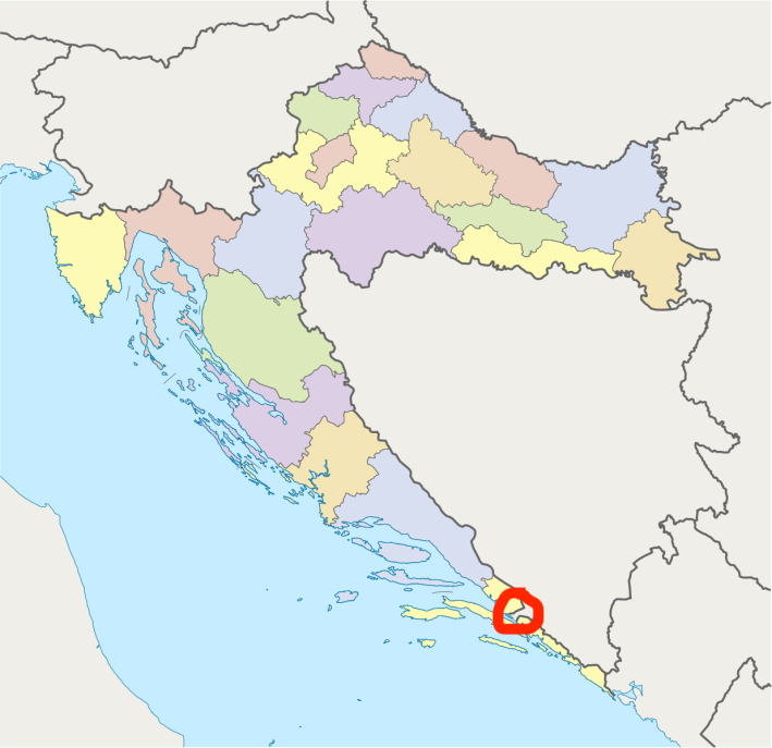 A map of Croatia, with Bosnia and Herzegovina's tiny coastline circled in red