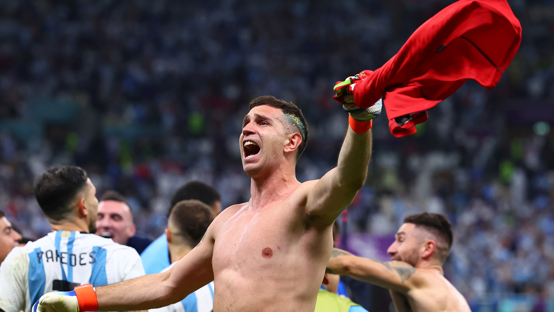 09 December 2022, Qatar, Lusail: Soccer, World Cup, Netherlands - Argentina, final round, quarterfinal, Lusail Stadium, Argentina's goalkeeper Emiliano Martinez cheers with teammates after winning the penalty shootout.