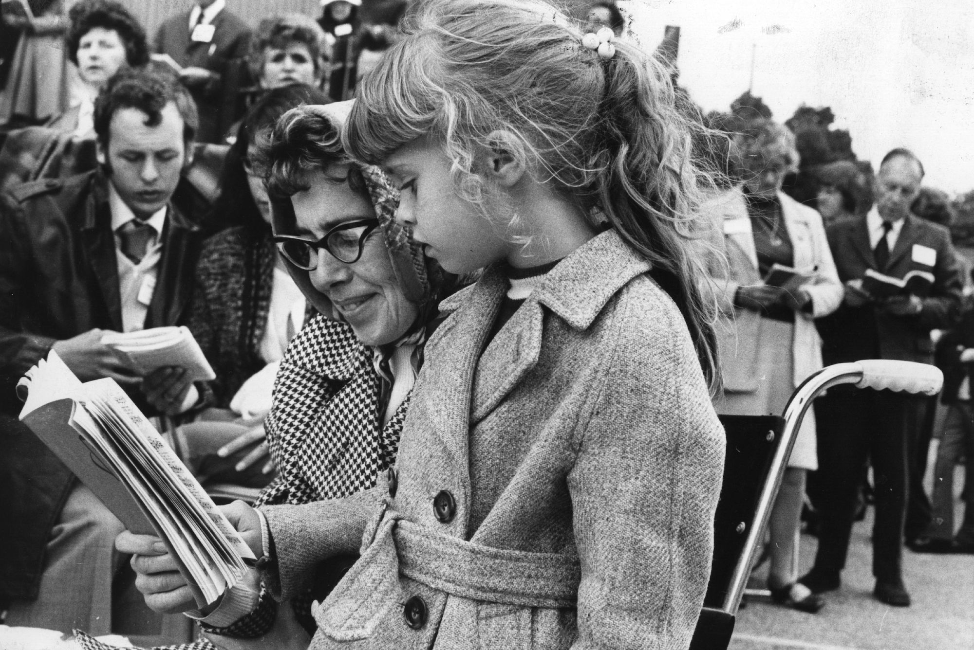 1975: Jehovah's Witnesses singing at their convention at Twickenham Rugby Ground. (Photo by Angela Deane-Drummond/Evening Standard/Getty Images)
