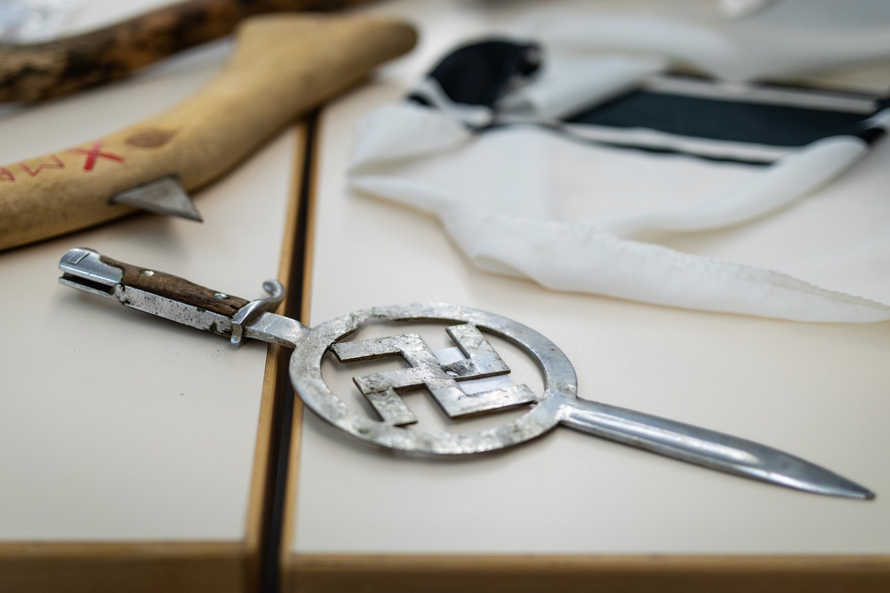 21 April 2022, Baden-Wuerttemberg, Heilbronn: A bayonet with an embedded swastika, which was seized during a police operation in Boxberg-Bobstadt, lies as evidence on a table at Heilbronn police headquarters. During an apartment search of a suspected Reichsbürger on suspicion of illegal weapons possession, there was an exchange of fire between the man and the police in Boxberg-Bobstadt - There was a police press conference today with details of the operation. Photo: Christoph Schmidt/dpa (Photo by Christoph Schmidt/picture alliance via Getty Images)