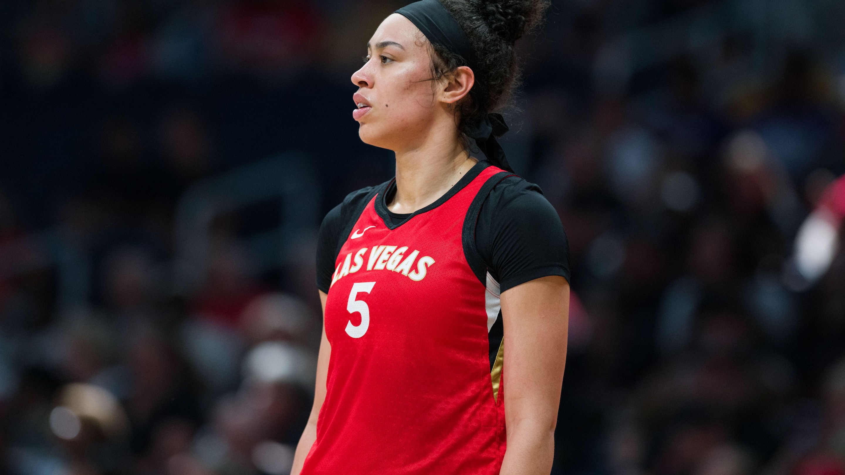 INDIANAPOLIS, IN - JULY 31: Las Vegas Aces forward Dearica Hamby (5) looks to the sidelines during the Indiana Fever vs Las Vegas Aces WNBA game on July 31, 2022 at Hinkle Fieldhouse in Indianapolis, IN.