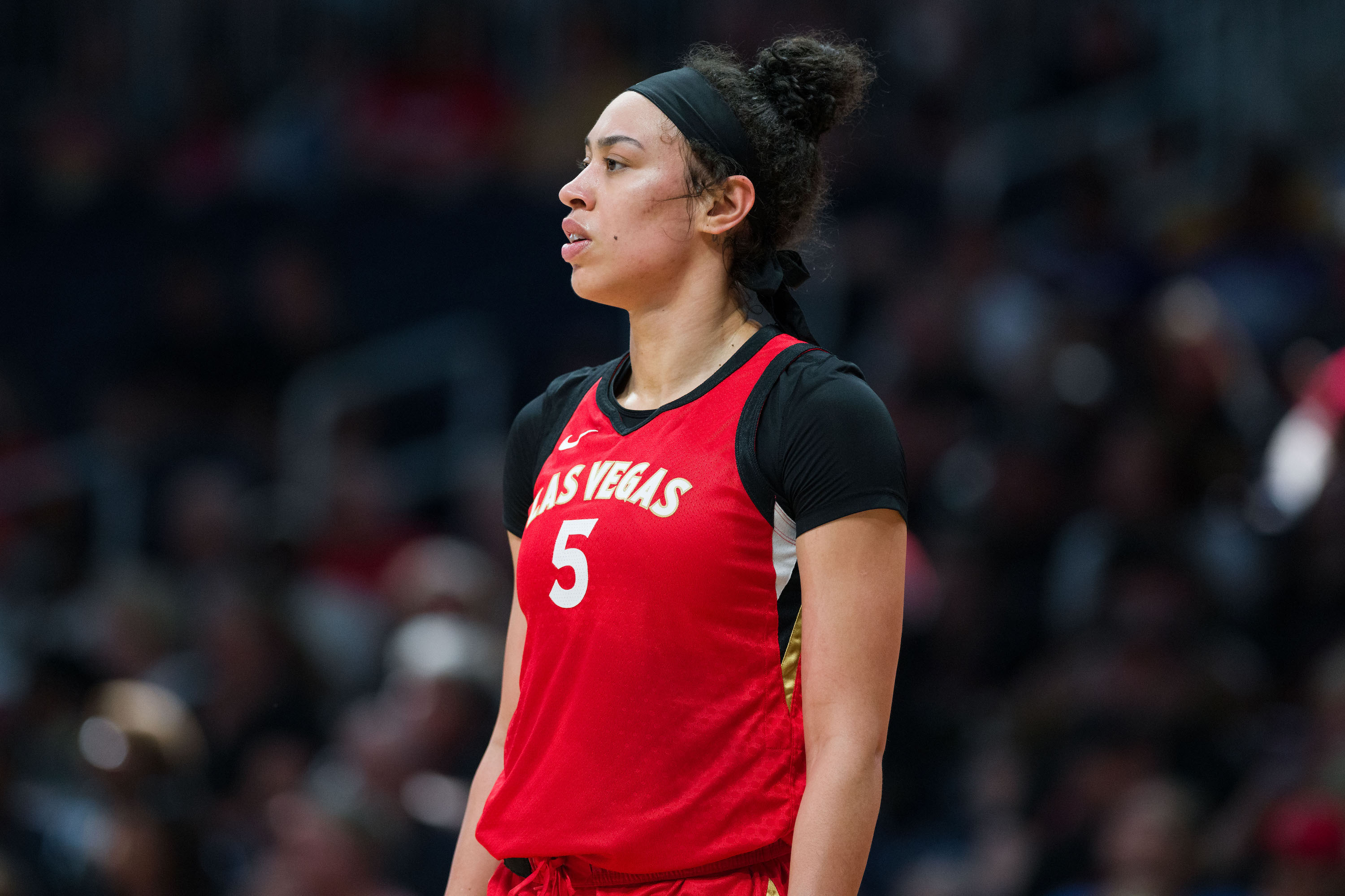 INDIANAPOLIS, IN - JULY 31: Las Vegas Aces forward Dearica Hamby (5) looks to the sidelines during the Indiana Fever vs Las Vegas Aces WNBA game on July 31, 2022 at Hinkle Fieldhouse in Indianapolis, IN.