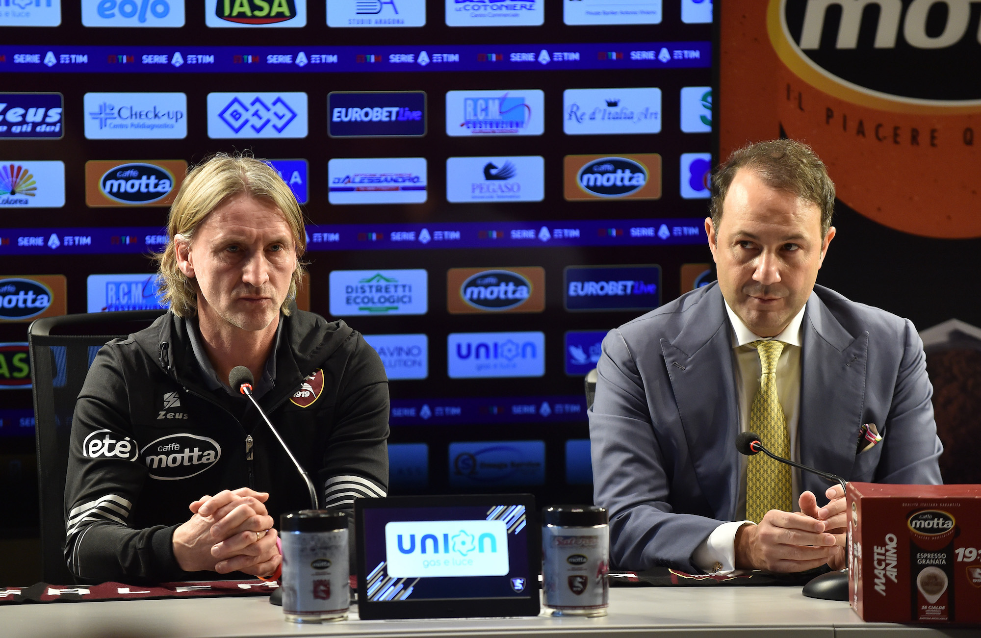 SALERNO, ITALY - FEBRUARY 16: Davide Nicola US Salernitana's new coach and Danilo Iervolino US Salernitana president during a press conference on February 16, 2022 in Salerno, Italy. (Photo by Francesco Pecoraro/Getty Images)