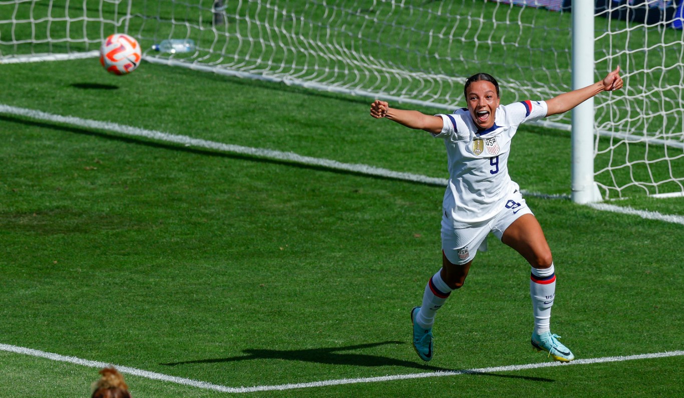 Mallory Pugh Swanson keeps rolling in USWNT win vs. New Zealand