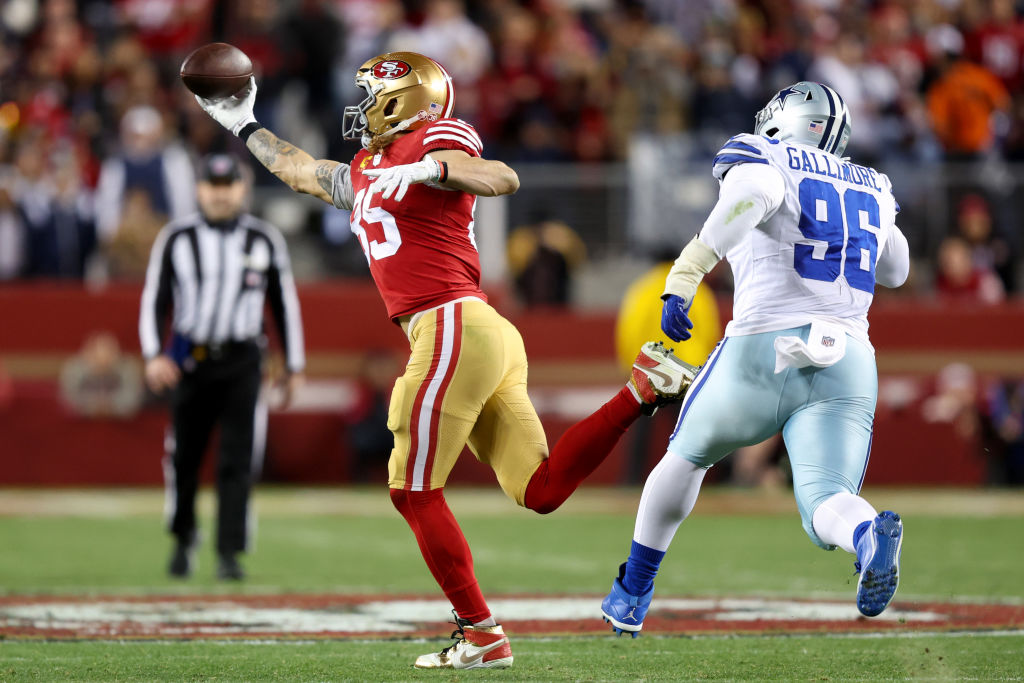 George Kittle catches a pass