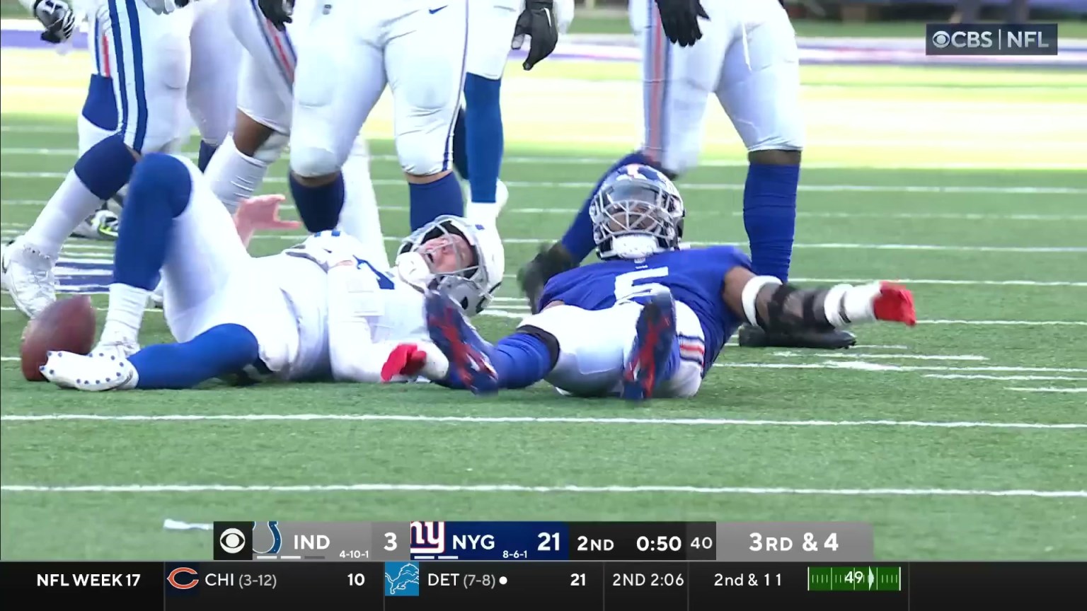 Indianapolis Colts' Nick Foles suffers ribs injury vs. New York Giants