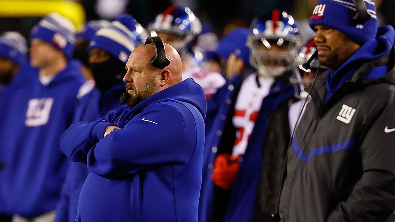 PHILADELPHIA, PA - JANUARY 21: New York Giants head coach Brian Daboll on the sideline during the NFC Divisional playoff game between the Philadelphia Eagles and the New York Giants on January 21, 2023 at Lincoln Financial Field in Philadelphia, Pennsylvania.