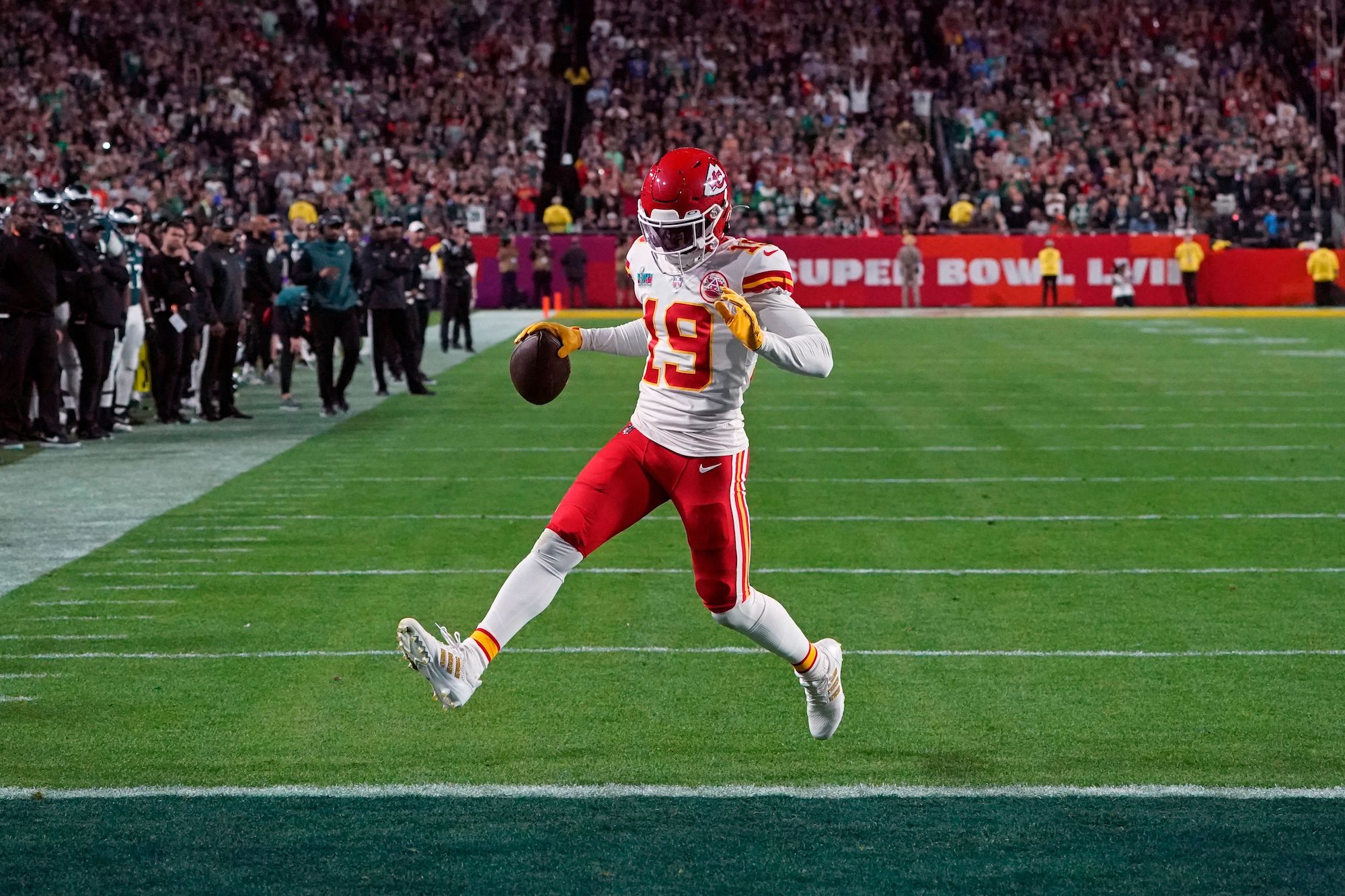 Kansas City Chiefs' wide reciever Kadarius Toney step into the end zone and scores a touchdown during Super Bowl LVII between the Kansas City Chiefs and the Philadelphia Eagles at State Farm Stadium in Glendale, Arizona, on February 12, 2023. (Photo by TIMOTHY A. CLARY / AFP) (Photo by TIMOTHY A. CLARY/AFP via Getty Images)