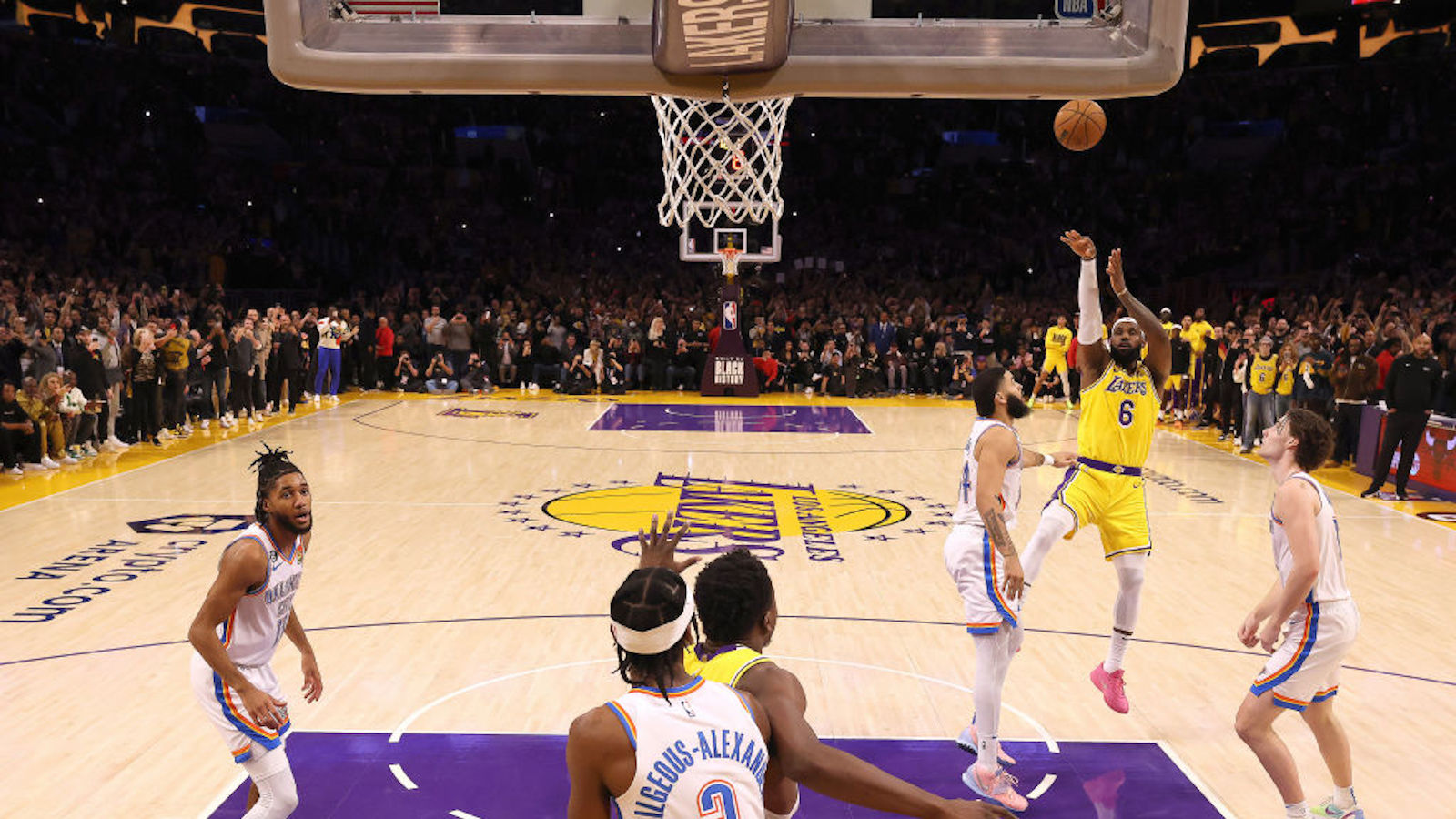 LeBron James breaks the all-time scoring record