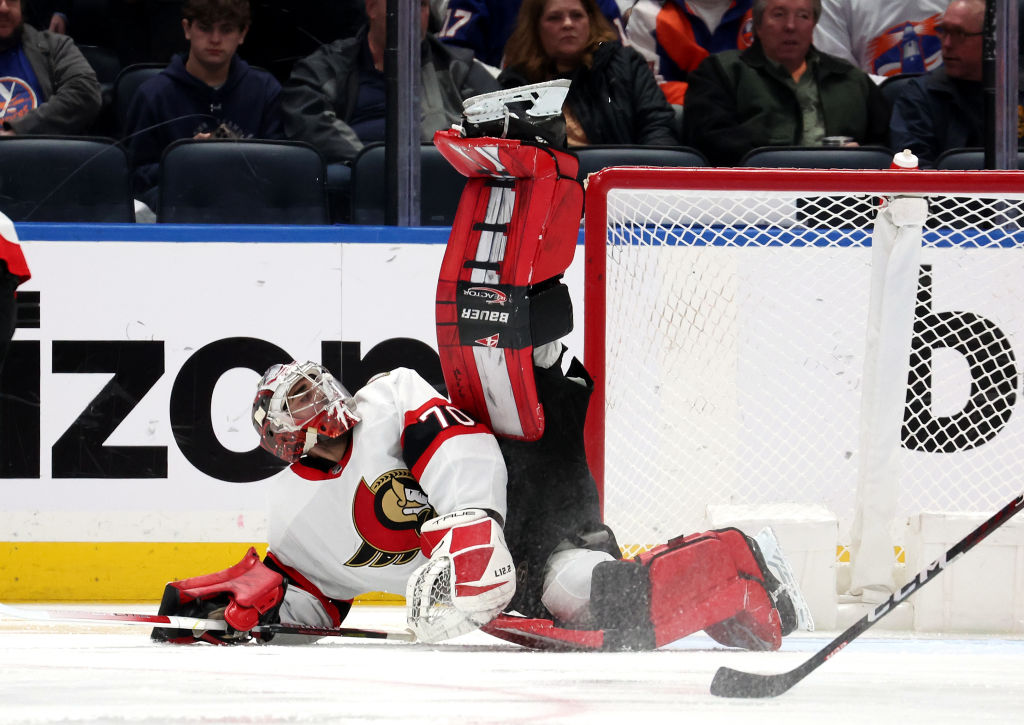 Senators goalie Kevin Mandolese in action