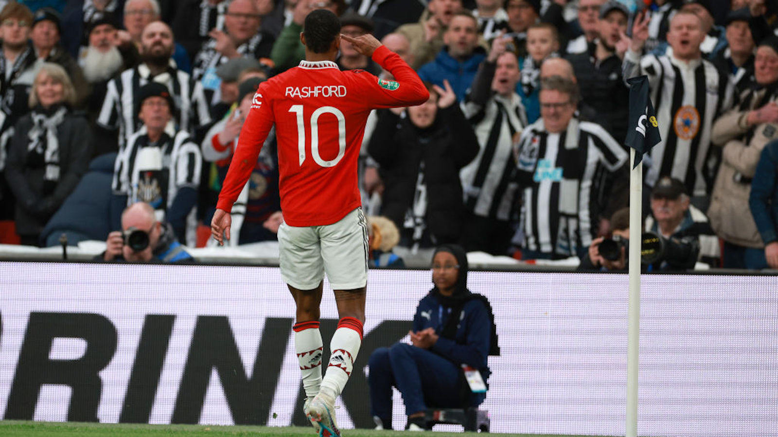 LONDON, ENGLAND - FEBRUARY 26: Marcus Rashford of Manchester United celebrates after scoring the team's second goal during the Carabao Cup Final match between Manchester United and Newcastle United at Wembley Stadium on February 26, 2023 in London, England.