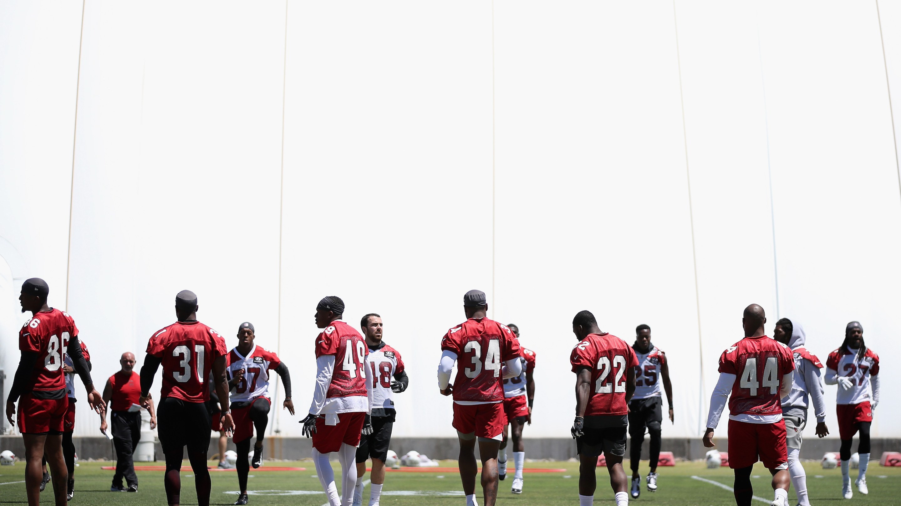 The Arizona Cardinals doing OTA's at the Dignity Health Arizona Cardinals Training Center. The NFLPA survey suggests that it "smells crazy in there."