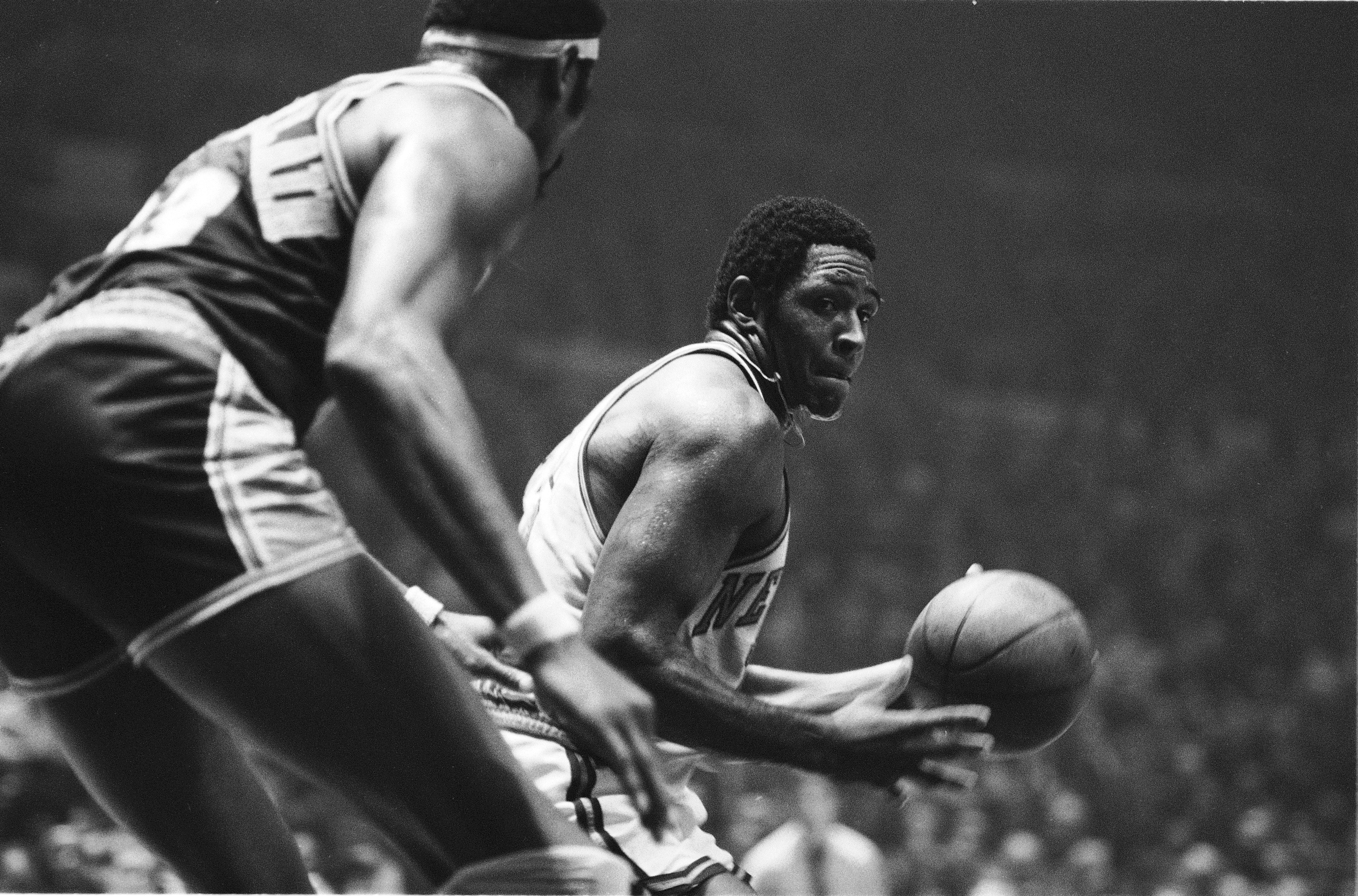 Willis Reed in action against the Los Angeles Lakers during the 1970 NBA Finals.