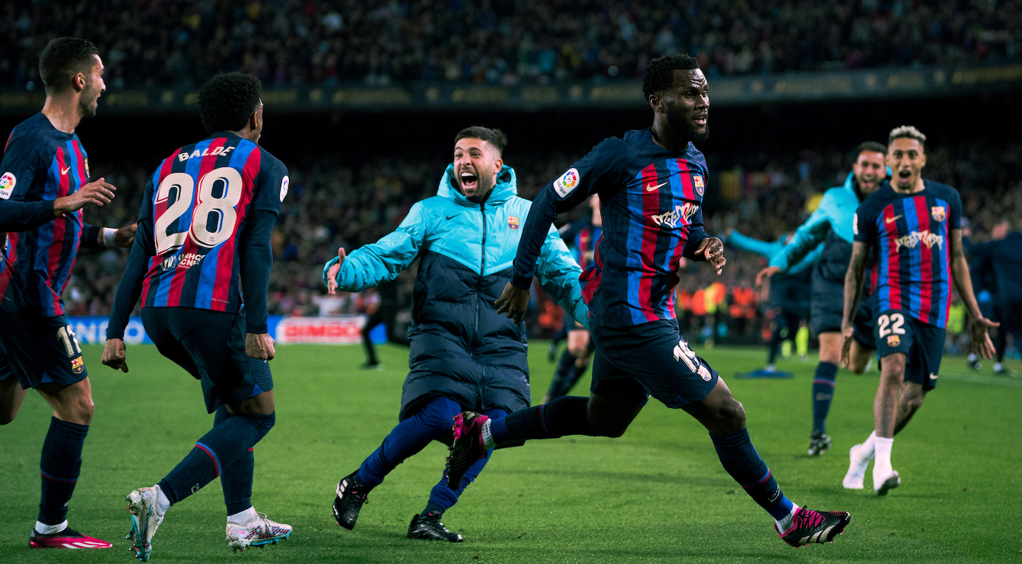 Barcelona players celebrate Franck Kessié's stoppage-time winner against Real Madrid, Mar. 19 2023