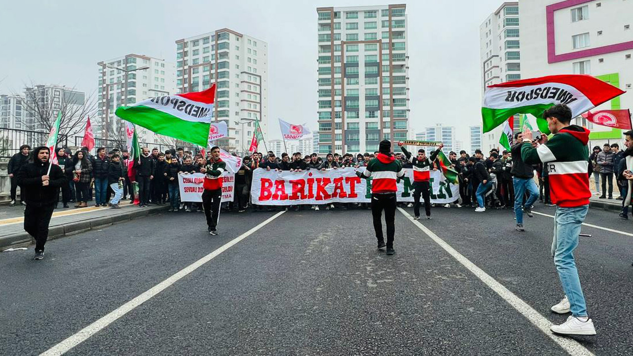 Amedspor supporters march to the stadium before a match against Sanlıurfaspor in 2015.