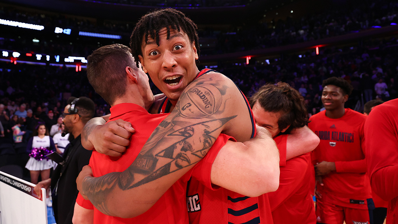 NEW YORK, NEW YORK - MARCH 25: Giancarlo Rosado #3 of the Florida Atlantic Owls celebrates after defeating the Kansas State Wildcats during the Elite Eight round of the 2023 NCAA Men's Basketball Tournament held at Madison Square Garden on March 25, 2023 in New York City.