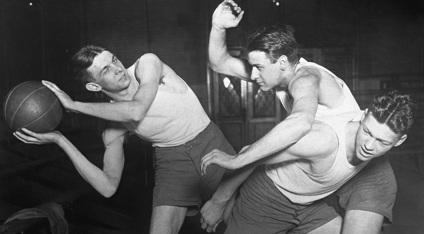 Old-timey black-and-white basketball photo