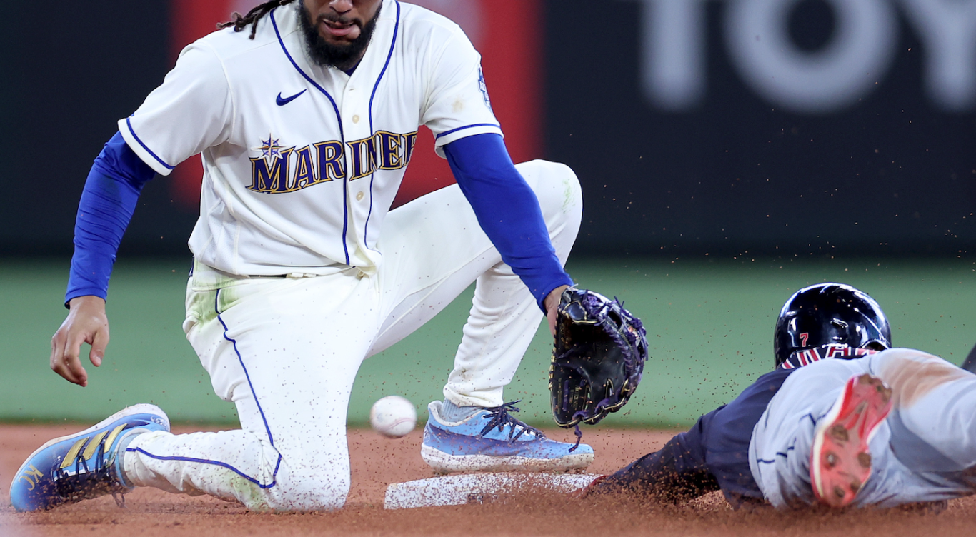 Anthony Volpe makes hilarious slide attempt on pickoff play