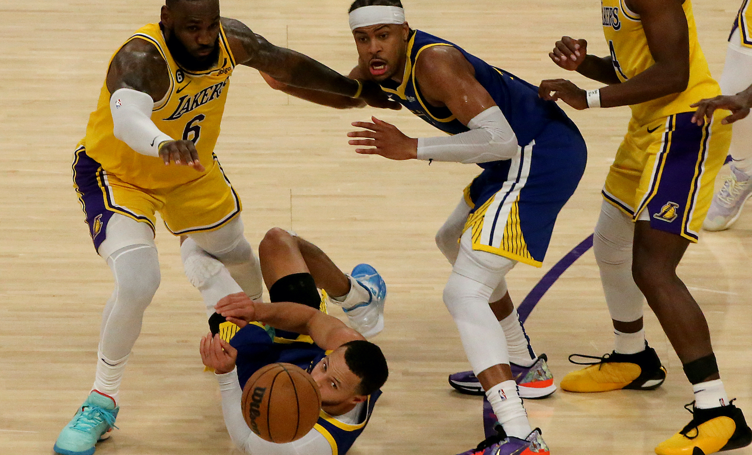 Los Angeles, CA - May 08: Lakers forward LeBron James forces Warriors guard Stephen Curry to turn over the ball with less than tweo seconds remaining in the fourth quarter of Game 4 at Crypto.com Arena in Los Angeles on Monday, May 8,, 2023. Los Angeles on Monday, May 8, 2023 in Los Angeles, CA. (Luis Sinco / Los Angeles Times)