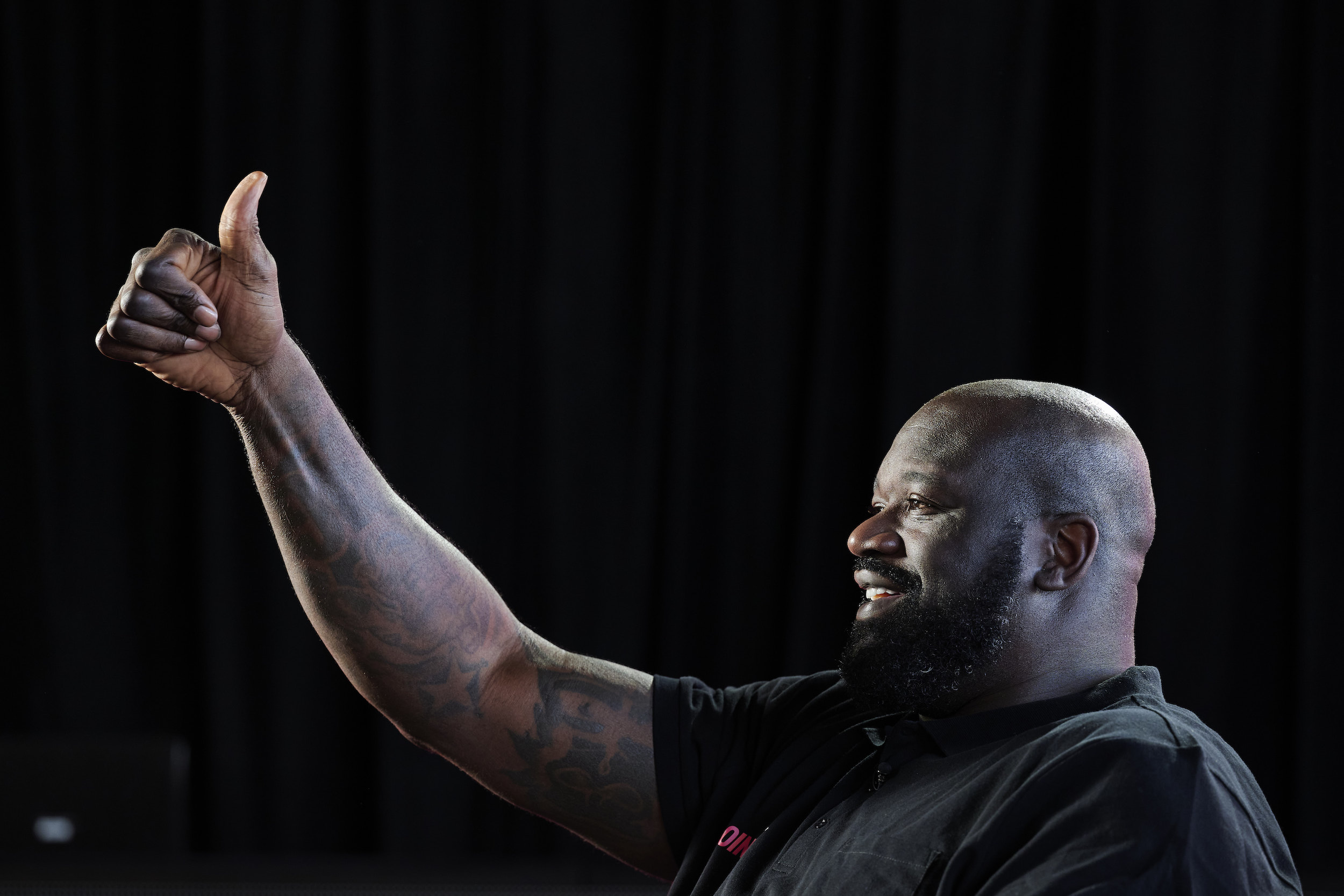 Shaquille O'Neal gives a thumbs-up.