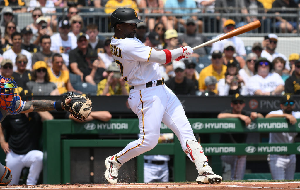 Andrew McCutchen singles for his 2000th career hit