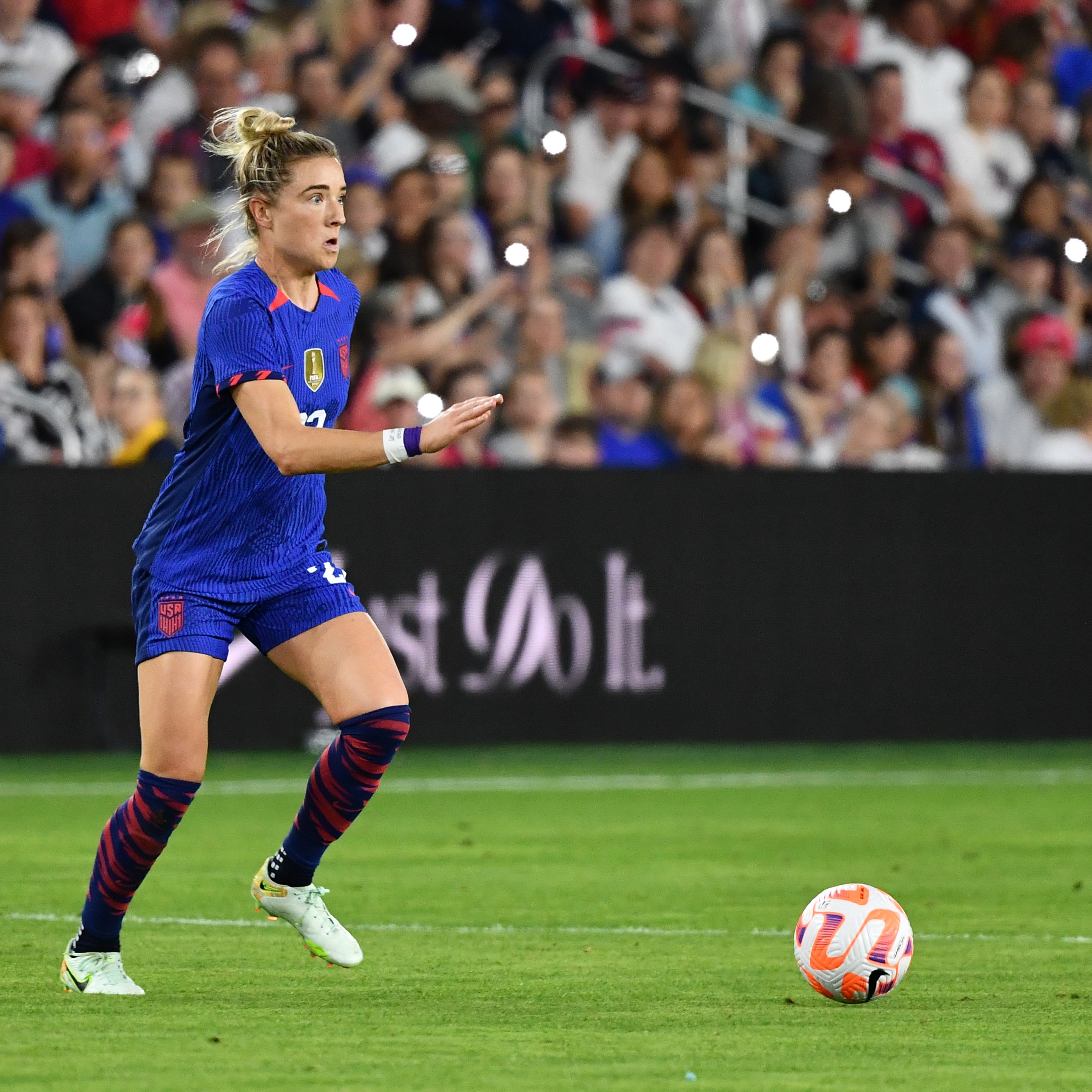 SAINT LOUIS, MO - APRIL 11: Kristie Mewis #22 of the United States with the ball during a game between Ireland and USWNT at CITYPARK on April 11, 2023 in Saint Louis, Missouri. (Photo by Bill Barrett/USSF/Getty Images).