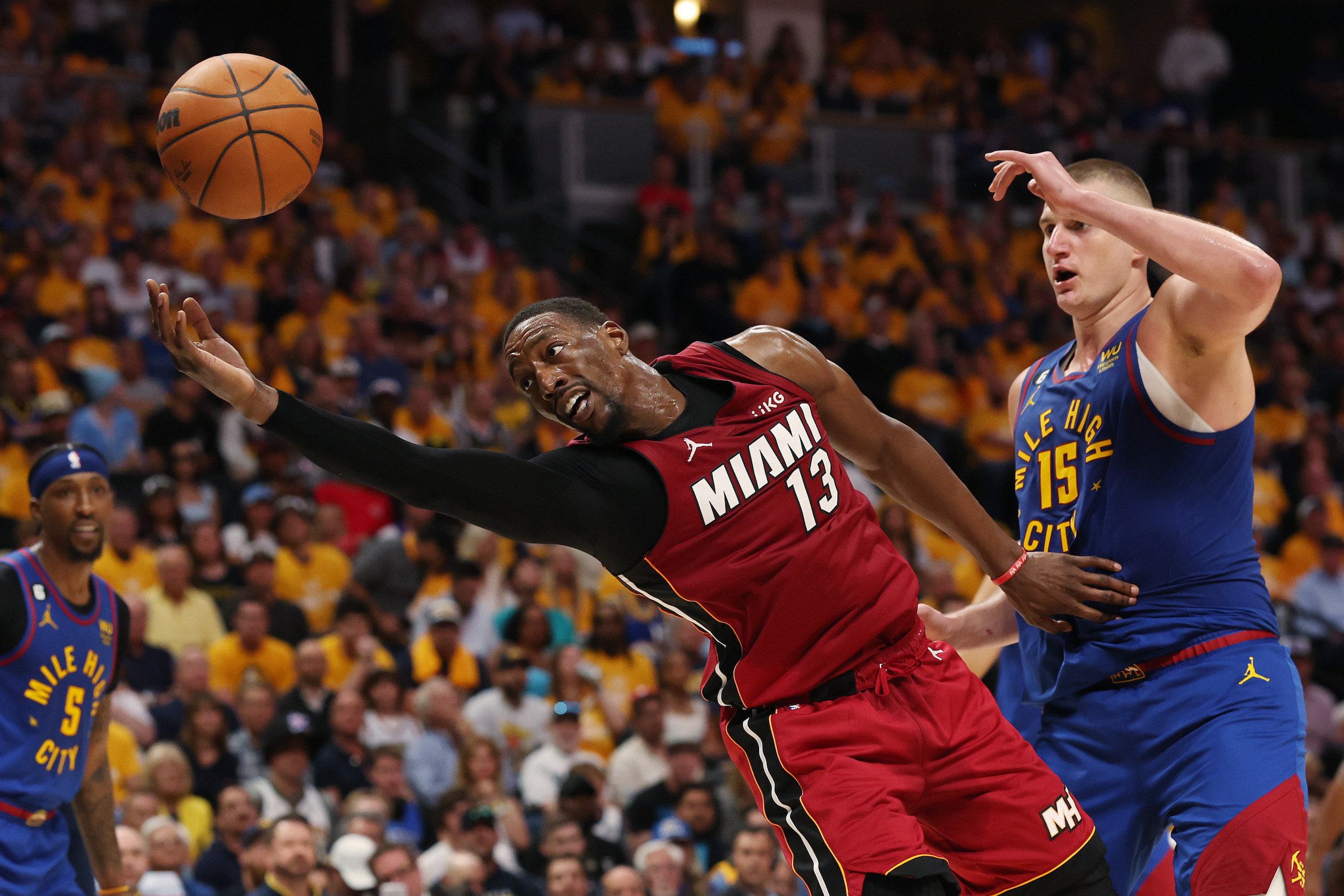 Nikola Jokic defends against Bam Adebayo.