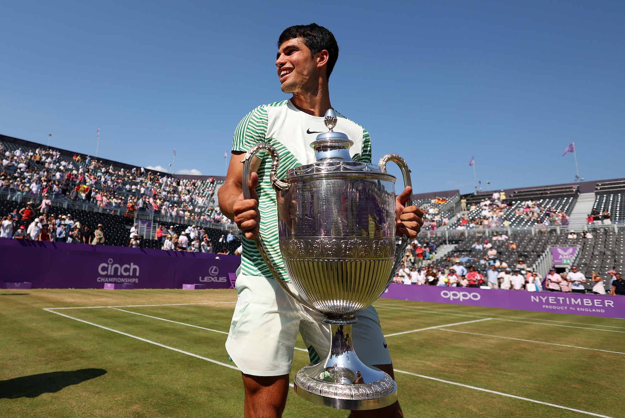 Carlos Alcaraz holds the Queen's Club title