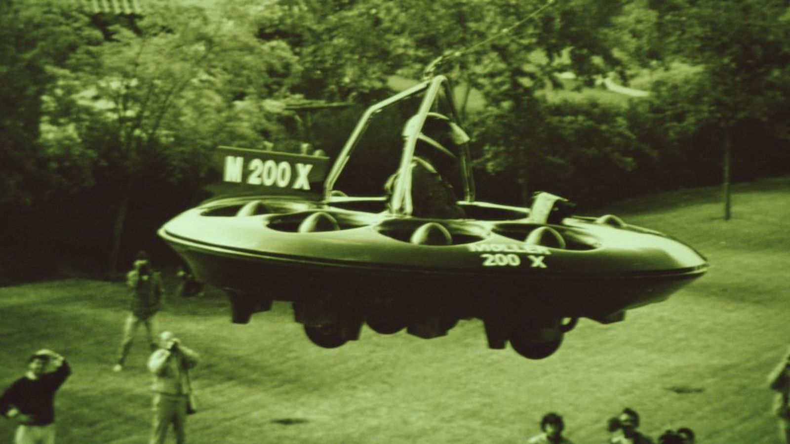 Paul Moller's very first prototype, the M200X, is a sort of vertical-takeoff flying saucer.