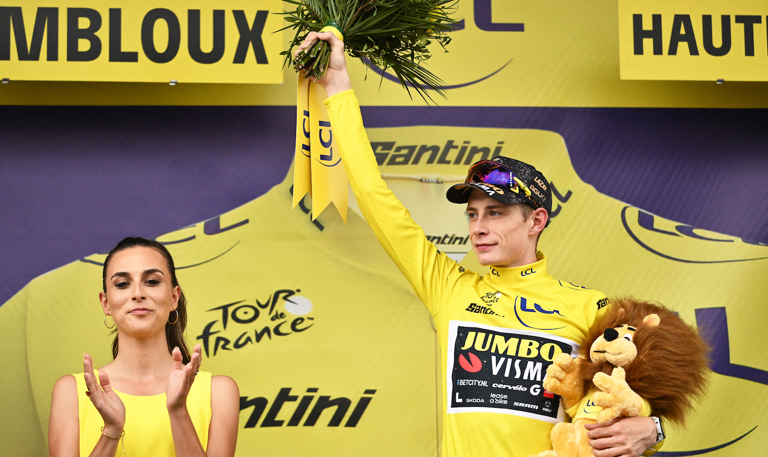 Jumbo-Visma's Danish rider Jonas Vingegaard celebrates on the podium with the overall leader's yellow jersey after winning the 16th stage of the 110th edition of the Tour de France cycling race, 22 km individual time trial between Passy and Combloux, in the French Alps, on July 18, 2023. (Photo by Marco BERTORELLO / AFP)