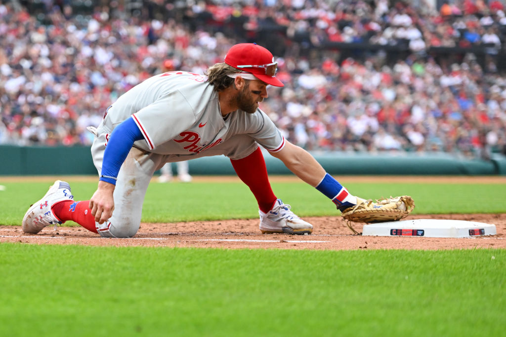 Bryce Harper makes a forceout at first base