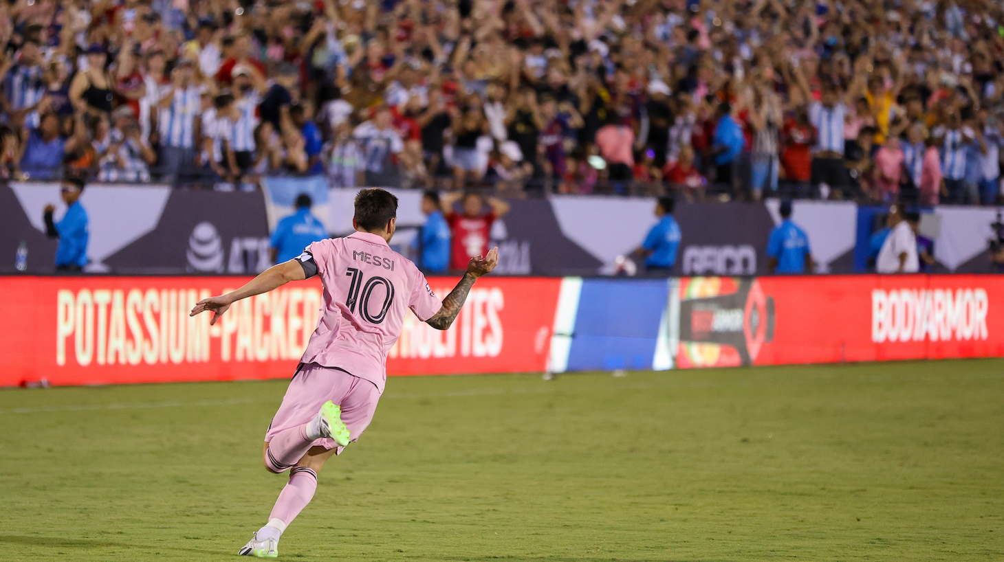 Leo Messi control ball in the first half time at Toyota Stadium on August 6, 2023 in Frisco, Texas.