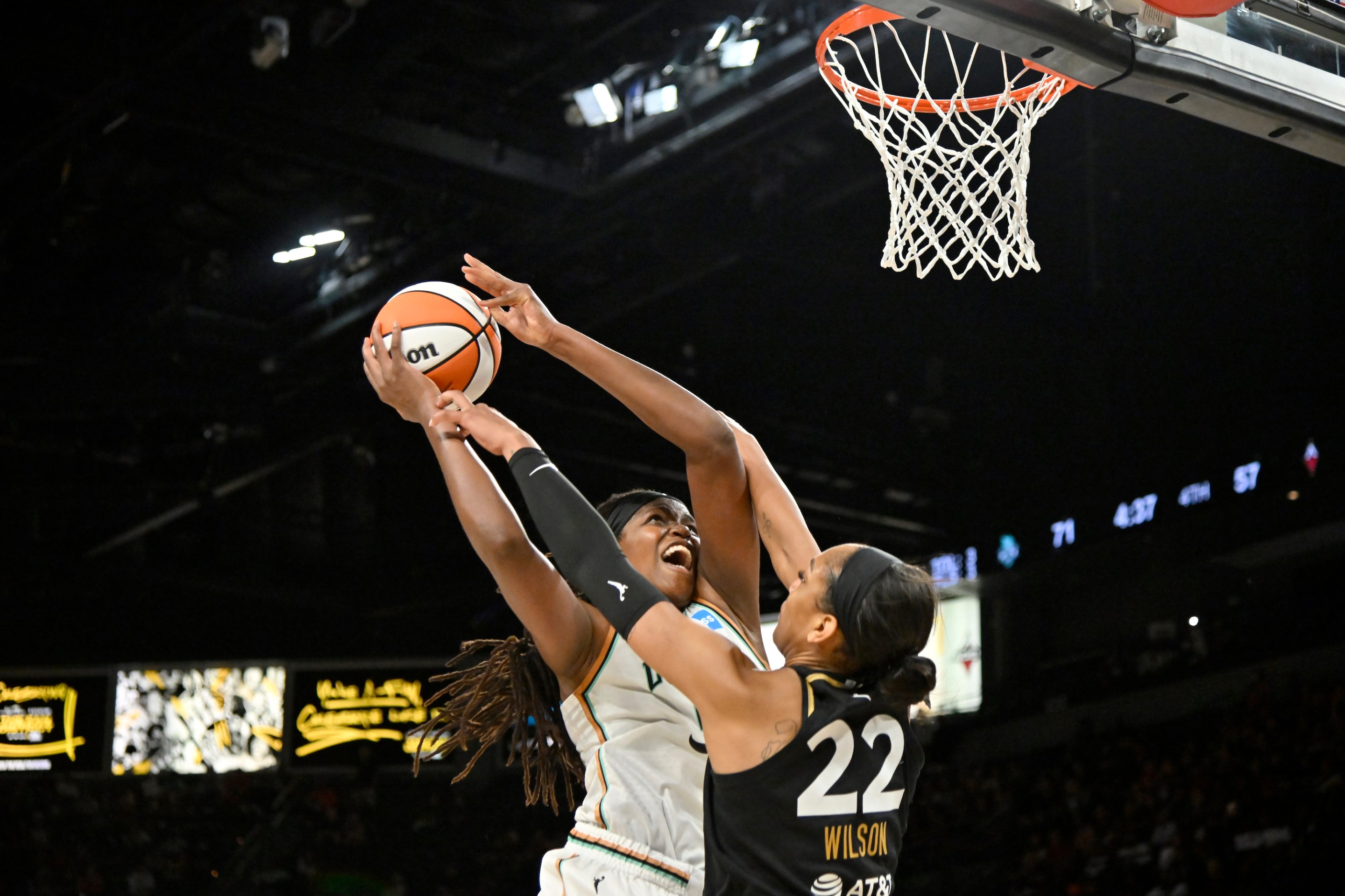 Jonquel Jones #35 of the New York Liberty drives to the basket during the 2023 WNBA Commissioner’s Cup Championship on August 15, 2023 at Michelob ULTRA Arena in Las Vegas, Nevada.