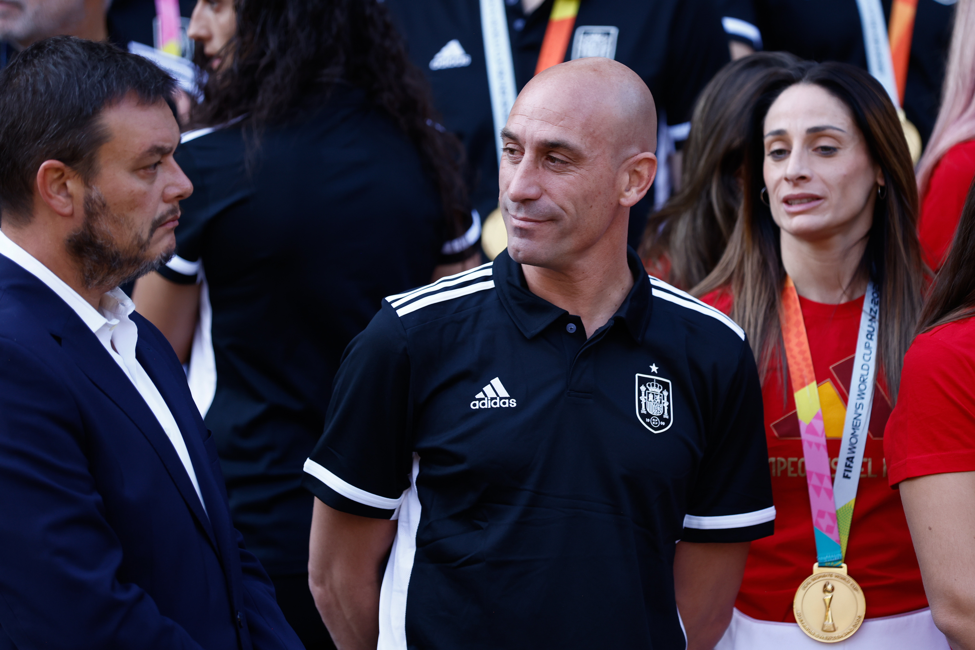 Victor Francos at left and RFEF chief Luis Rubiales, smirking in the center, at a reception following the Spanish women's team's triumph in the 2023 Women's World Cup.