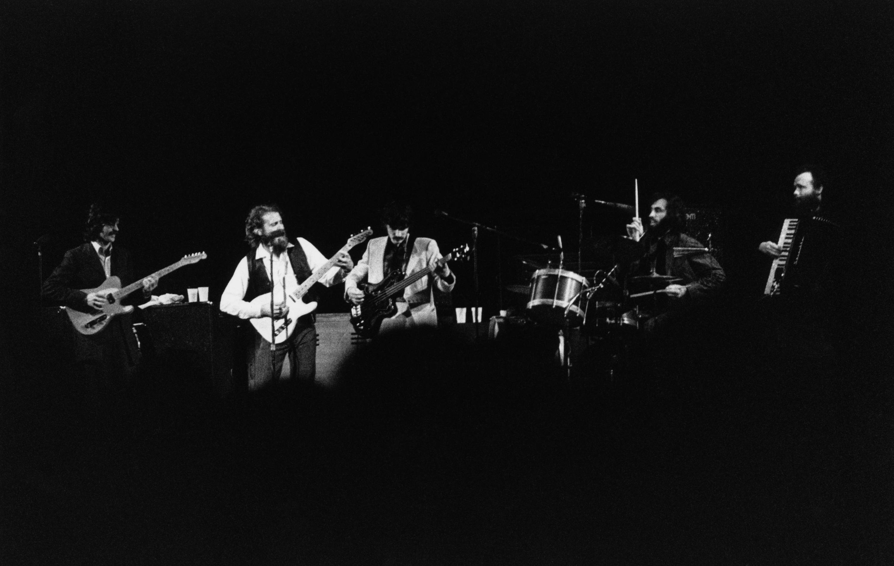 UNITED KINGDOM - JUNE 03: ROYAL ALBERT HALL Photo of BAND, L-R: Robbie Robertson, Levon Helm (playing guitar), Rick Danko, Richard Manuel (on drums), Garth Hudson - performing live onstage (Photo by Mick Gold/Redferns)
