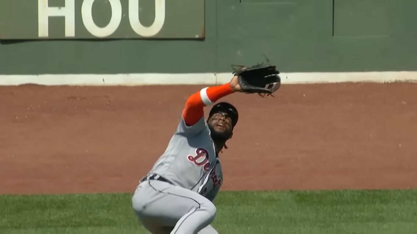 Akil Baddoo losing a fly ball in the sun