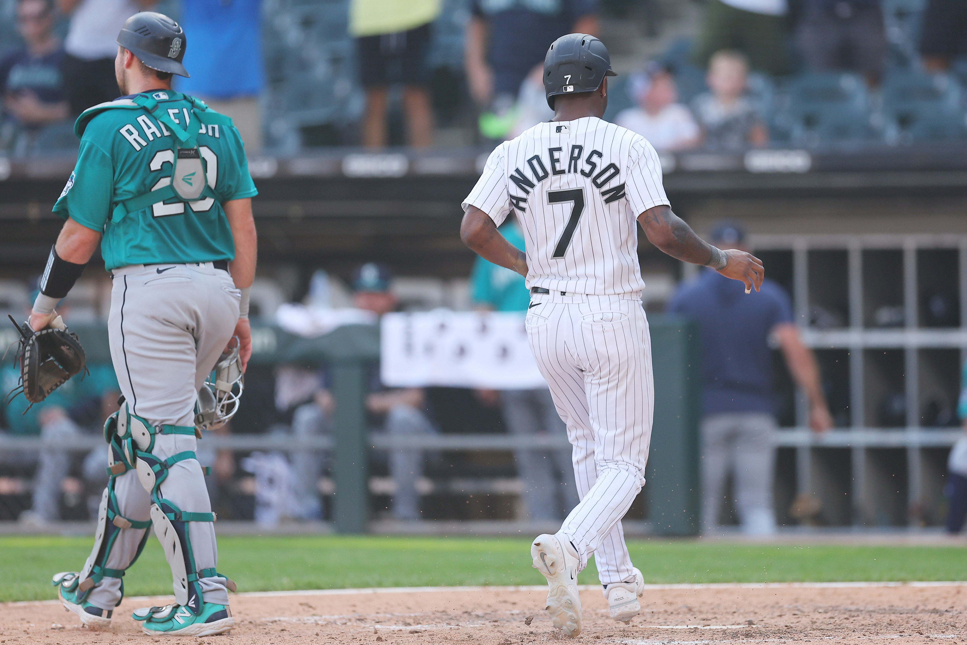 Tim Anderson scores the game winning run on a throwing error by the Seattle Mariners.