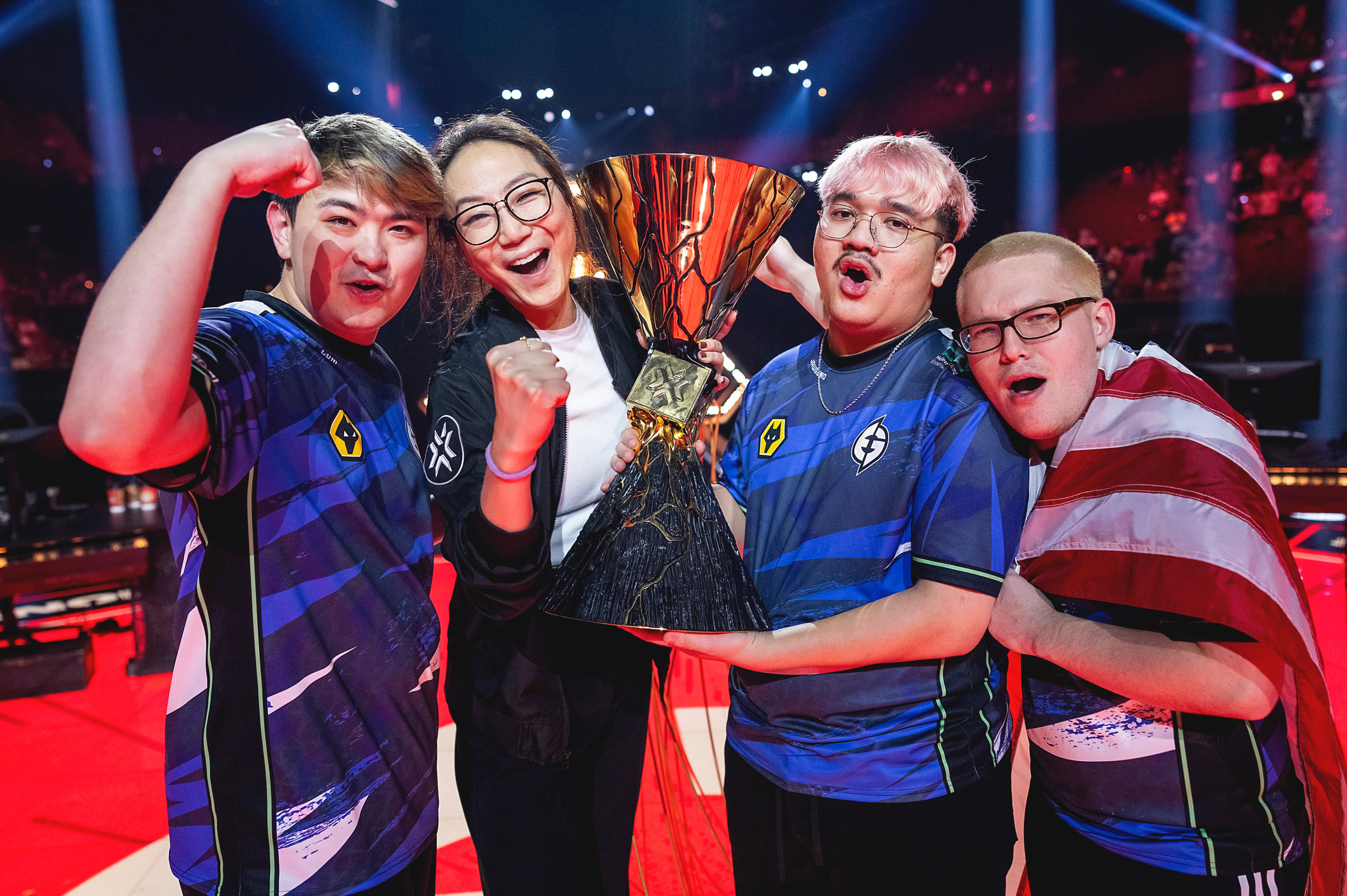 (L-R) Corbin "COM" Lee, Christine "potter" Chi, Alexander "jawgemo" Mor and Kelden "Boostio" Pupello of Evil Geniuses pose onstage with the VALORANT Champions Los Angeles Trophy.