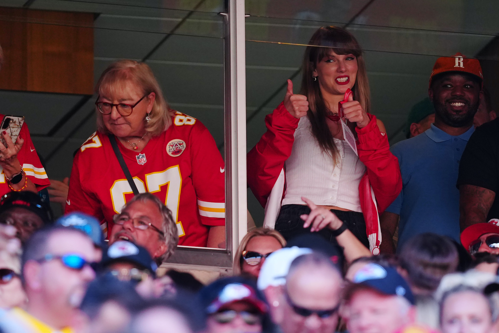 Taylor Swift gives the thumbs-up while watching the Chiefs.