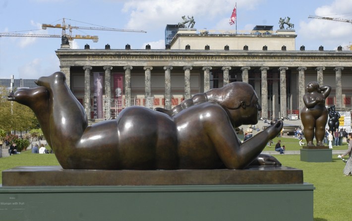 (GERMANY OUT) Germany - Berlin - Mitte: Sculpture of the columbian artistFernando Botero at "Lustgarten". (Photo by Ulli Winkler/ullstein bild via Getty Images)